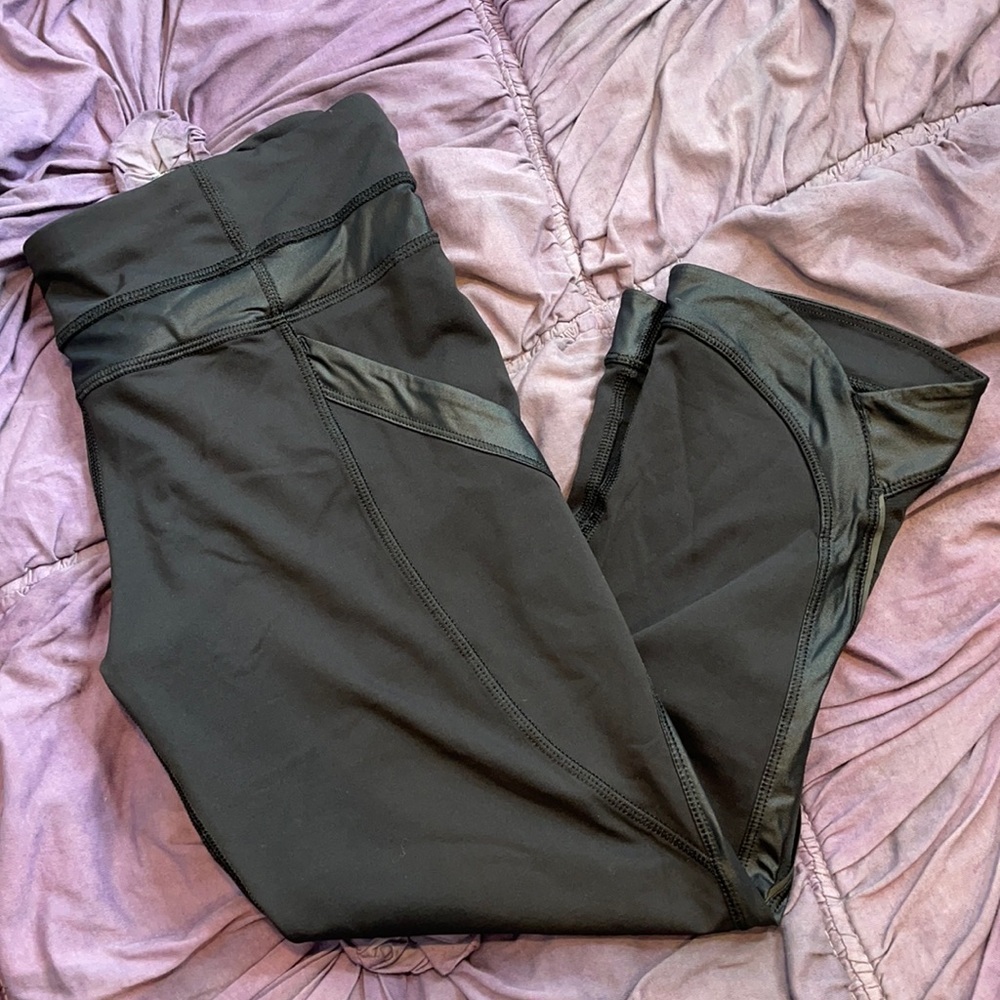 Lululemon Chase Me Crop II mesh pocketed leggings reflective - Picture 3 of 8